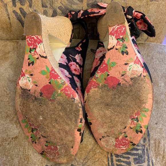 Betsy Johnson open toe sling back black & flowers - Picture 7 of 8